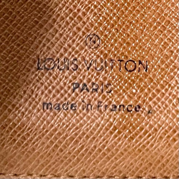 LOUIS VUITTON Vintage Monogram 6 Key Holder - Picture 9 of 10